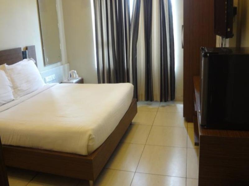 Hotel Sheela Shree Plaza Jhānsi Buitenkant foto