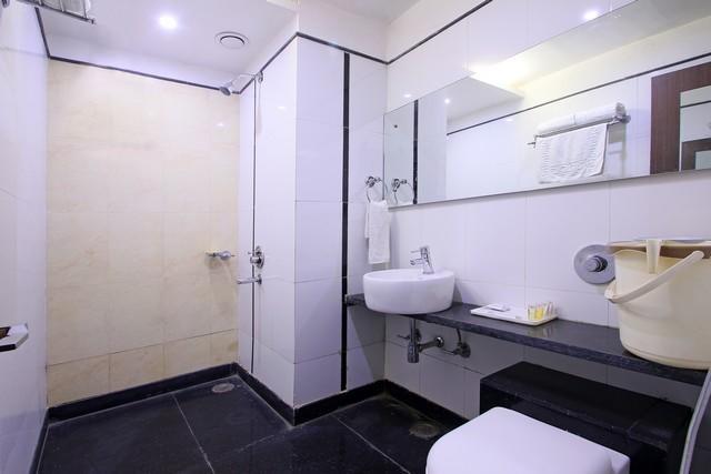 Hotel Sheela Shree Plaza Jhānsi Buitenkant foto