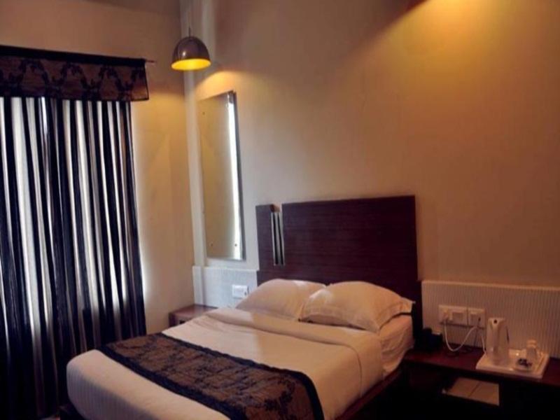 Hotel Sheela Shree Plaza Jhānsi Buitenkant foto