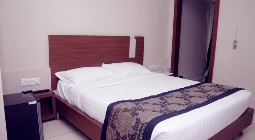 Hotel Sheela Shree Plaza Jhānsi Buitenkant foto