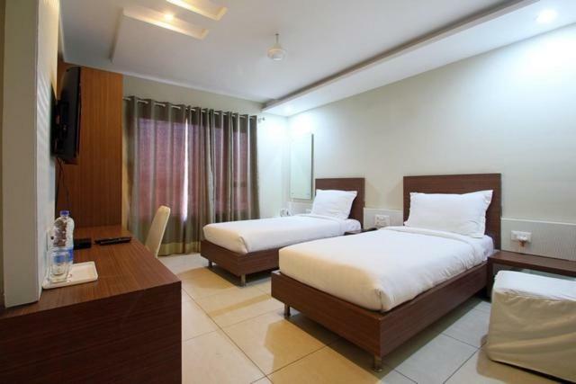 Hotel Sheela Shree Plaza Jhānsi Buitenkant foto