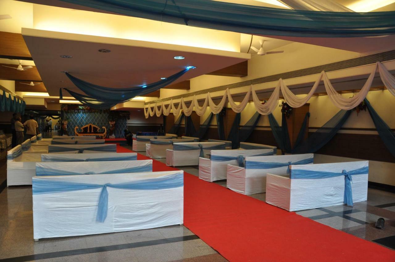 Hotel Sheela Shree Plaza Jhānsi Buitenkant foto