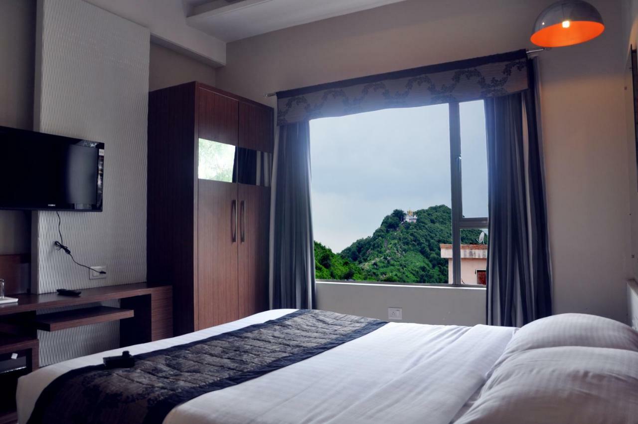 Hotel Sheela Shree Plaza Jhānsi Buitenkant foto